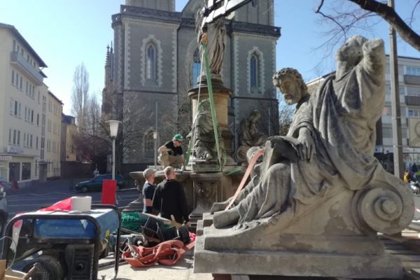 Restaurierungsarbeiten am Christus Brunnen Bonn